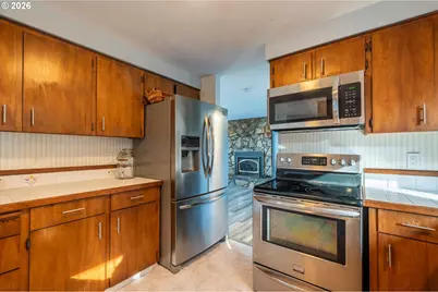 1376 D St, Coos Bay, OR 97420 - Photo 15