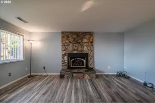 1376 D St, Coos Bay, OR 97420 - Photo 23