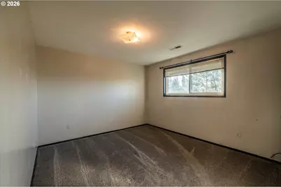 1376 D St, Coos Bay, OR 97420 - Photo 31