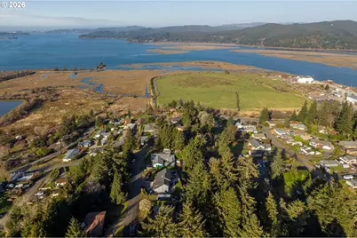 1376 D St, Coos Bay, OR 97420 - Photo 43