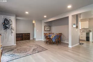 924 NE Central St, Roseburg, OR 97470 - Photo 5