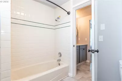 924 NE Central St, Roseburg, OR 97470 - Photo 17