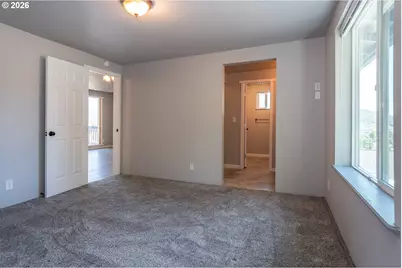 924 NE Central St, Roseburg, OR 97470 - Photo 13