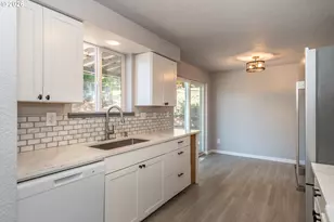 924 NE Central St, Roseburg, OR 97470 - Photo 21