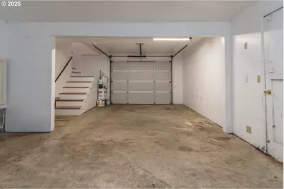 924 NE Central St, Roseburg, OR 97470 - Photo 37