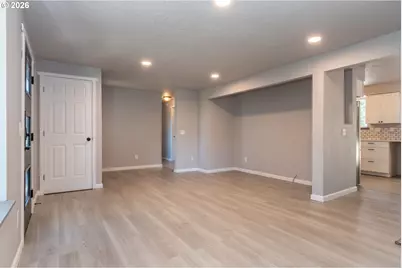 924 NE Central St, Roseburg, OR 97470 - Photo 5