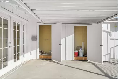 12815 SE Stark St, Portland, OR 97233 - Photo 17