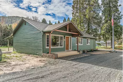 753 Rogue River Hwy, Gold Hill, OR 97525 - Photo 3