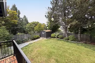 1067 SE Dogwood Ln, Gresham, OR 97080 - Photo 33