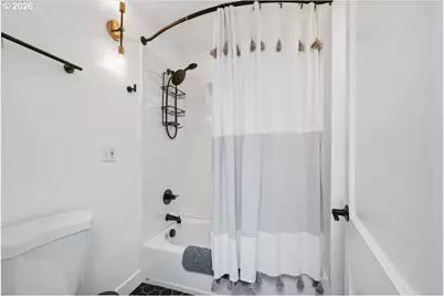 10936 NE Russell St, Portland, OR 97220 - Photo 17