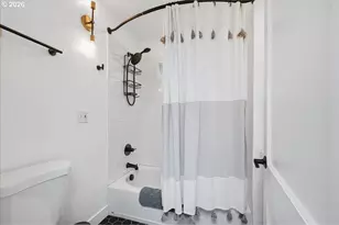 10936 NE Russell St, Portland, OR 97220 - Photo 17