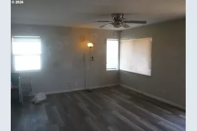 877 Pacific Ave, Coos Bay, OR 97420 - Photo 15