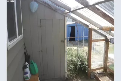 877 Pacific Ave, Coos Bay, OR 97420 - Photo 19