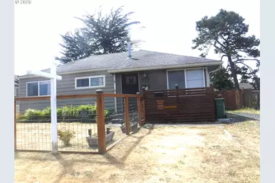 877 Pacific Ave, Coos Bay, OR 97420 - Photo 1