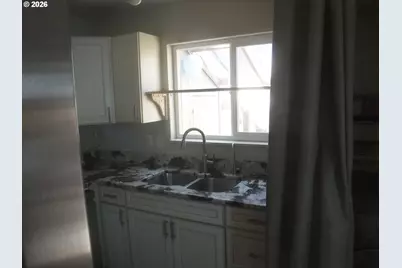 877 Pacific Ave, Coos Bay, OR 97420 - Photo 17