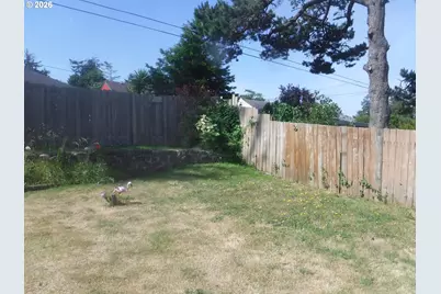877 Pacific Ave, Coos Bay, OR 97420 - Photo 23