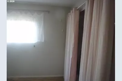 877 Pacific Ave, Coos Bay, OR 97420 - Photo 13
