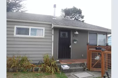 877 Pacific Ave, Coos Bay, OR 97420 - Photo 7