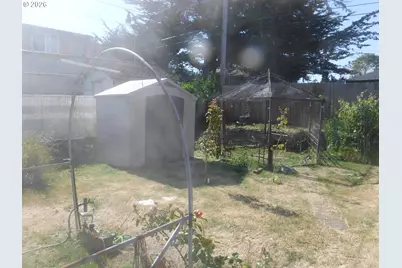 877 Pacific Ave, Coos Bay, OR 97420 - Photo 21