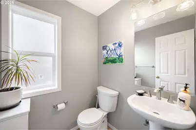 531 NE Meadow Dr, Portland, OR 97211 - Photo 15