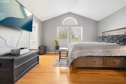 531 NE Meadow Dr, Portland, OR 97211 - Photo 17