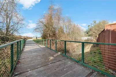 531 NE Meadow Dr, Portland, OR 97211 - Photo 35