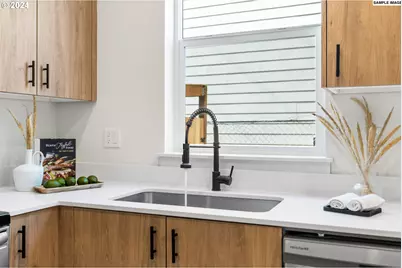 6669 N Fessenden St, Portland, OR 97203 - Photo 5