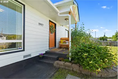 1997 Castle Ave, Roseburg, OR 97471 - Photo 3