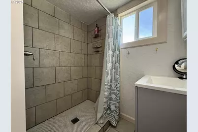 112 SE 15th Ave, Milton-Freewater, OR 97862 - Photo 5