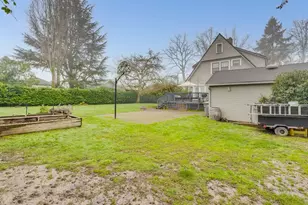 1036 NE Cowls St, McMinnville, OR 97128 - Photo 39