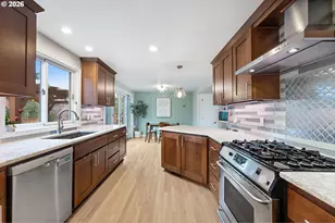 558 NE Joanne Cir, Hillsboro, OR 97124 - Photo 17