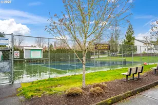 558 NE Joanne Cir, Hillsboro, OR 97124 - Photo 41