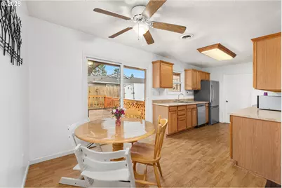 1716 SE 157th Ave, Portland, OR 97233 - Photo 7