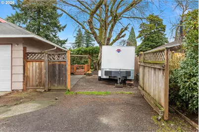 1716 SE 157th Ave, Portland, OR 97233 - Photo 3