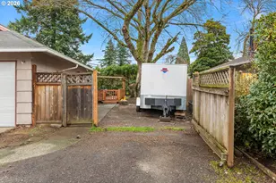 1716 SE 157th Ave, Portland, OR 97233 - Photo 3