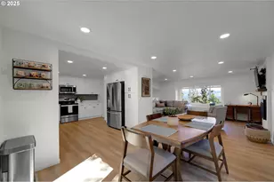 745 S 71st St, Springfield, OR 97478 - Photo 9