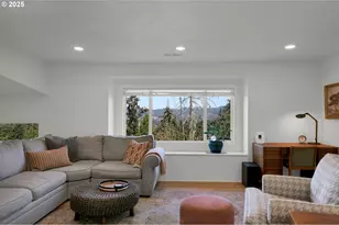 745 S 71st St, Springfield, OR 97478 - Photo 11