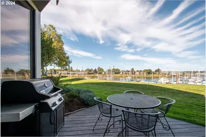 419 N Tomahawk Island Dr, Portland, OR 97217 - Photo 43