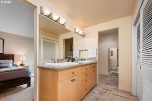 419 N Tomahawk Island Dr, Portland, OR 97217 - Photo 21