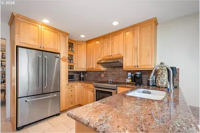 419 N Tomahawk Island Dr, Portland, OR 97217 - Photo 15