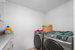 419 N Tomahawk Island Dr, Portland, OR 97217 - Photo 29