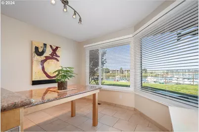 419 N Tomahawk Island Dr, Portland, OR 97217 - Photo 17