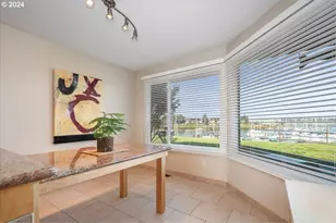 419 N Tomahawk Island Dr, Portland, OR 97217 - Photo 17