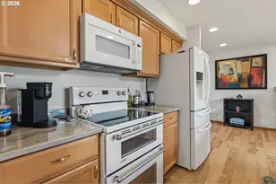 16100 SW Queen Victoria Pl, King City, OR 97224 - Photo 11