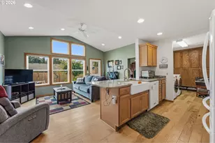 16100 SW Queen Victoria Pl, King City, OR 97224 - Photo 9