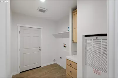 1560 Monroe St, North Bend, OR 97459 - Photo 15