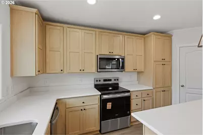 1560 Monroe St, North Bend, OR 97459 - Photo 11