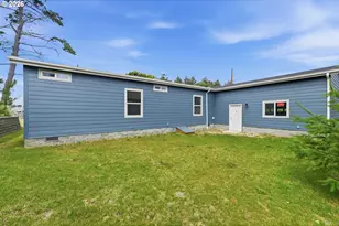 1560 Monroe St, North Bend, OR 97459 - Photo 35