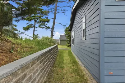 1560 Monroe St, North Bend, OR 97459 - Photo 37