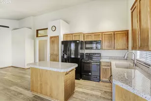 1252 NE 22nd Ave, Hillsboro, OR 97124 - Photo 11